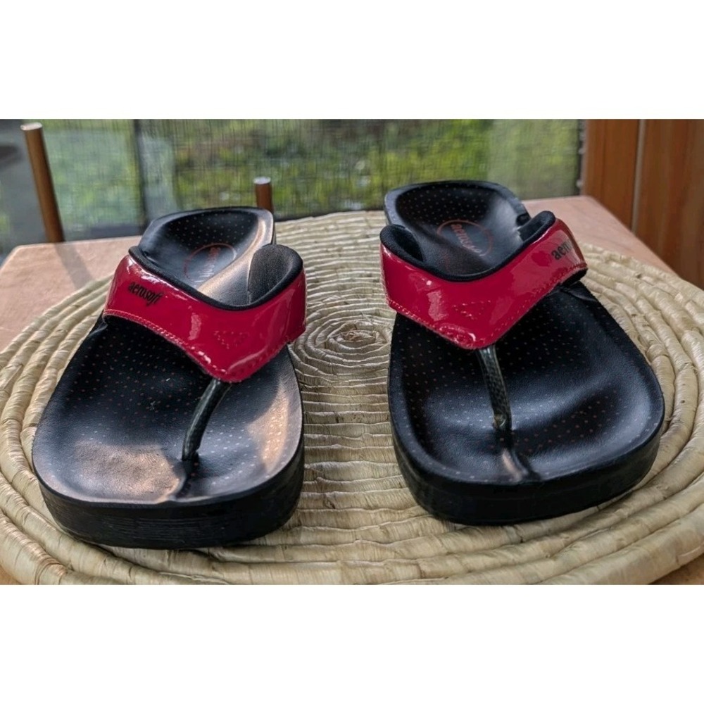 Aerosoft Women Size 39 Shiny Red Flip Flops Comfortable Sandals Shoes Beachy